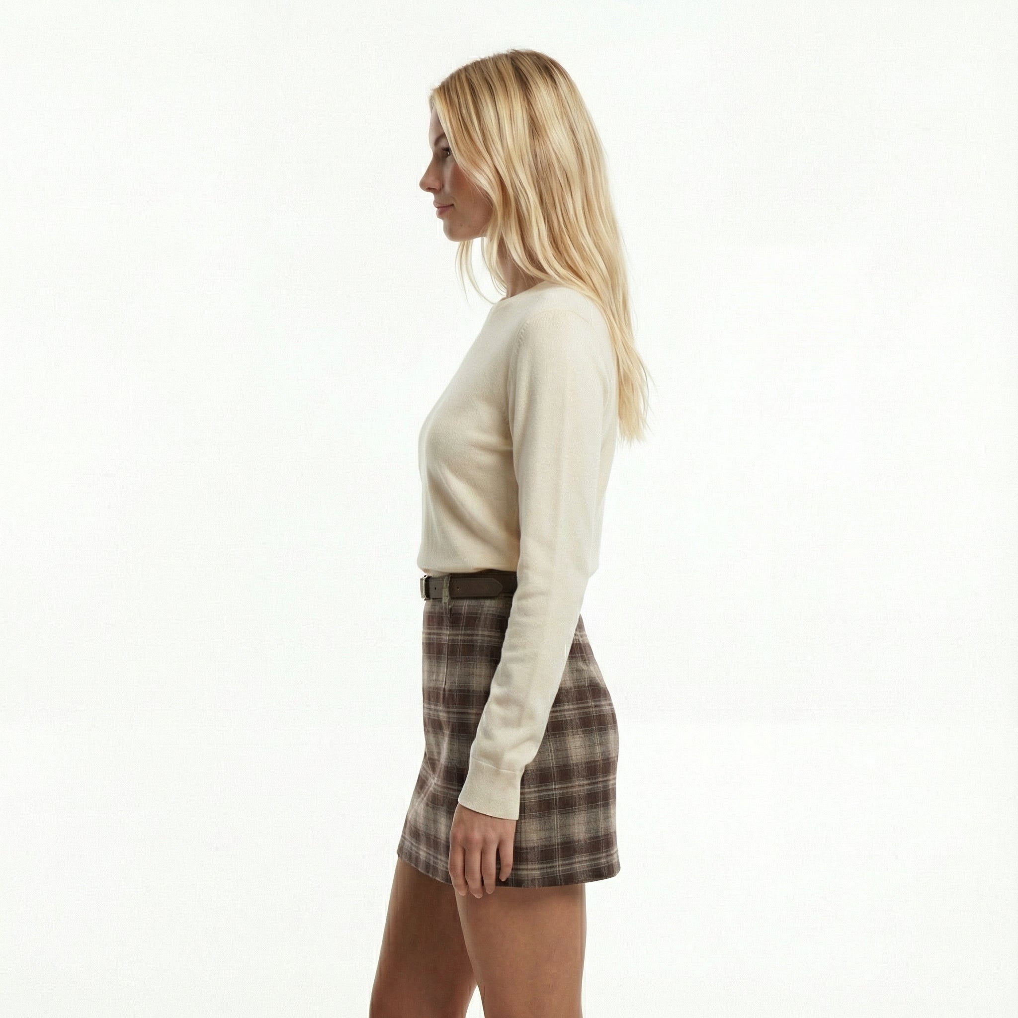 Brązowa kraciasta spódnica mini – prosty krój, zapięcie na zamek, tkanina bez elastyczności