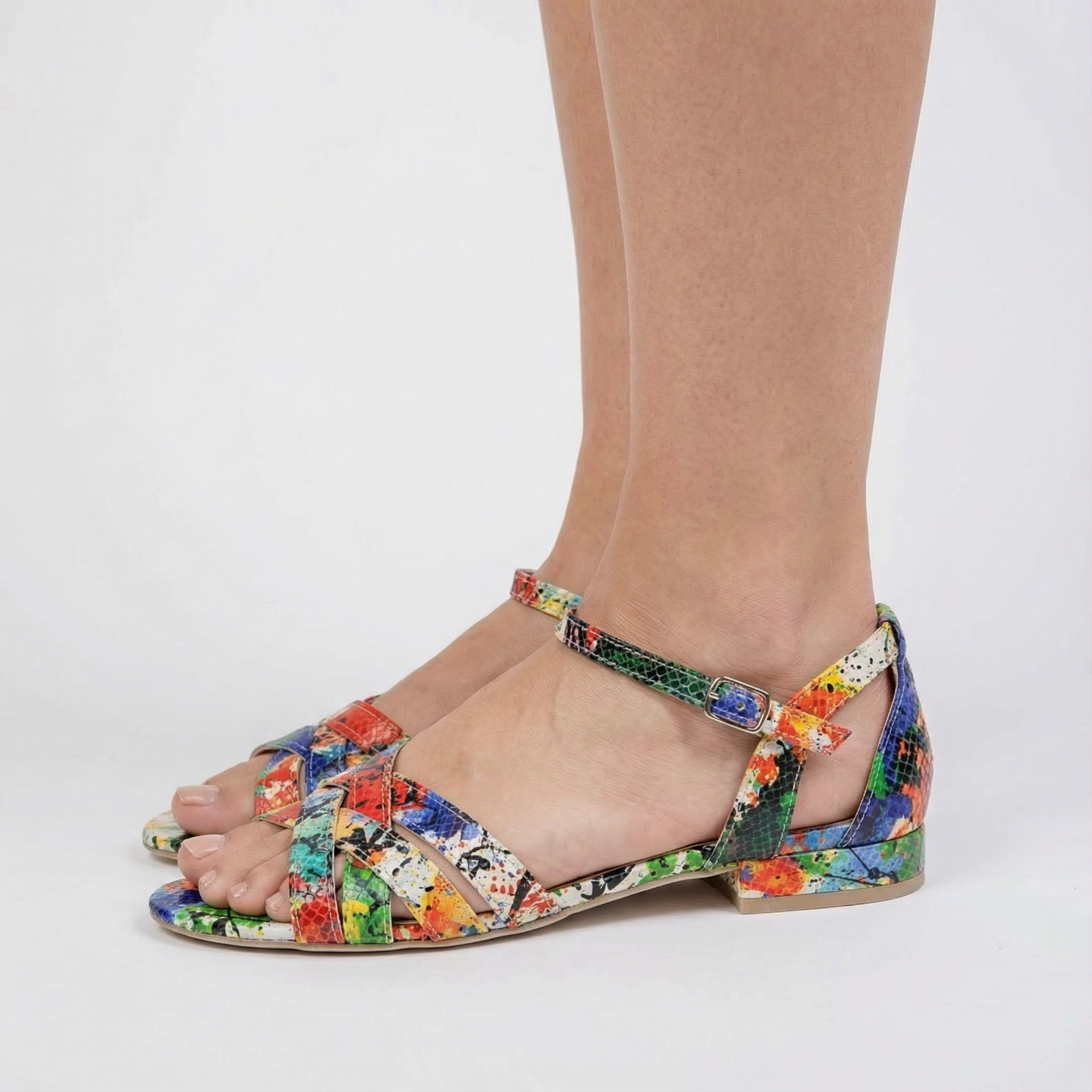 Damskie płaskie sandały na paskach