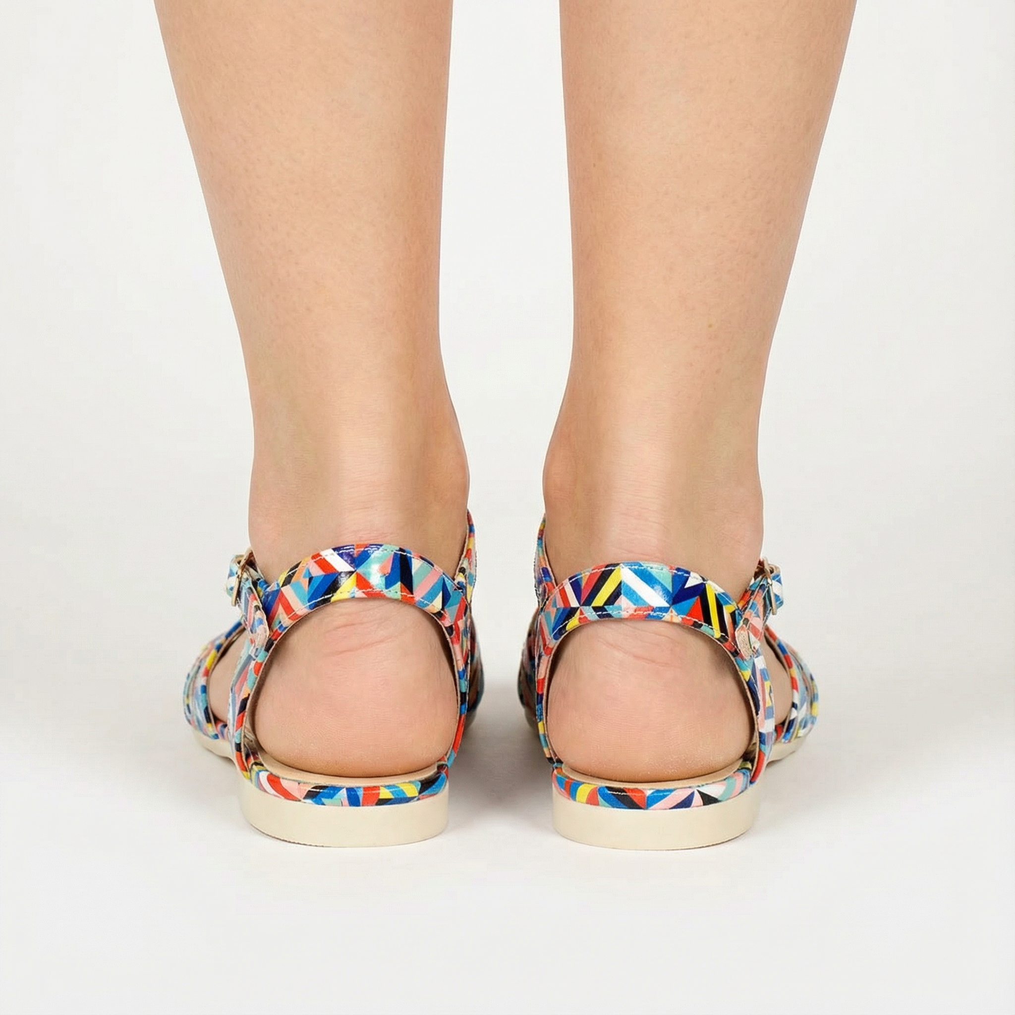 Damskie płaskie sandały na paskach